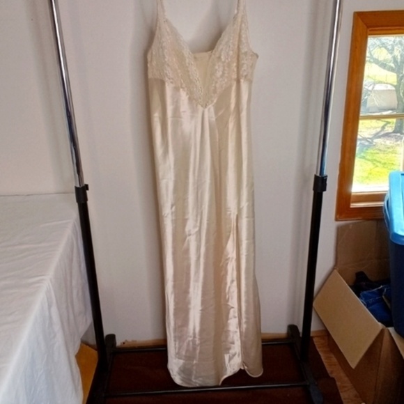 Victoria's Secret Vintage Gold Label Full Length Wide Sweep Nightgown Cream L - Picture 1 of 14